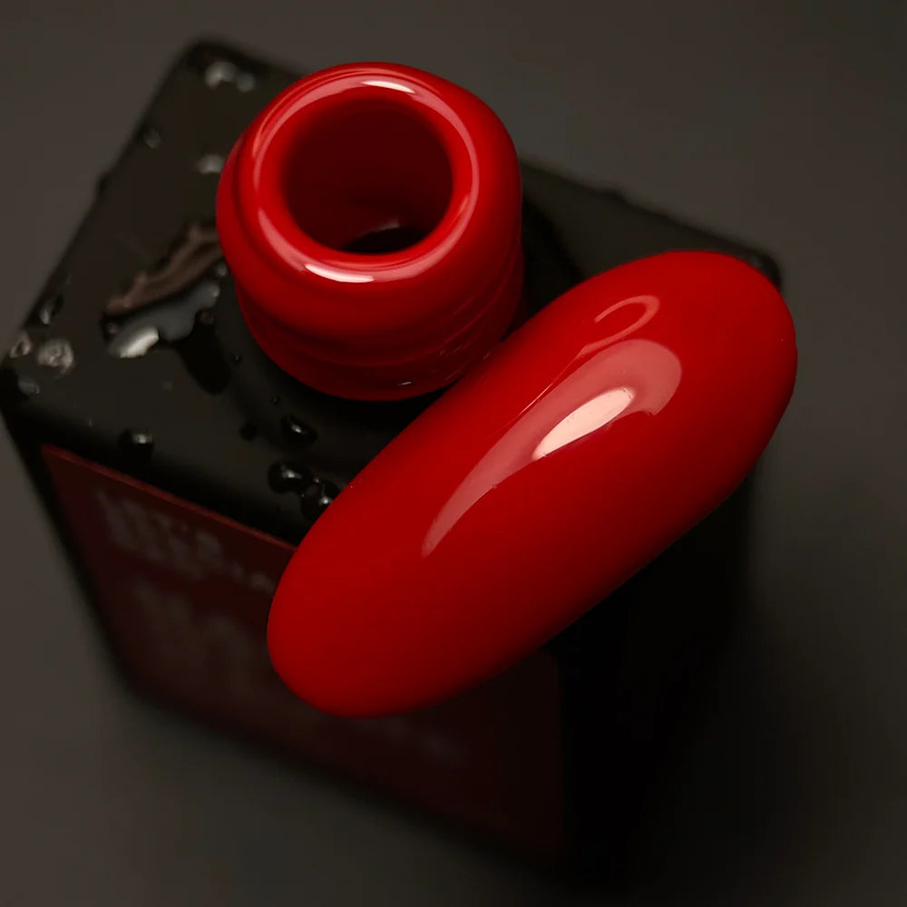 NAILSOFTHEDAY Let's Special Red: speciale rode semi-permanente nagellak die over