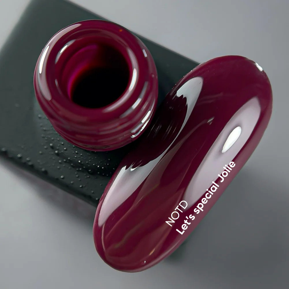 NAILSOFTHEDAY Let's Special Jolie — semi-permanente nagellak voor marsala die ee