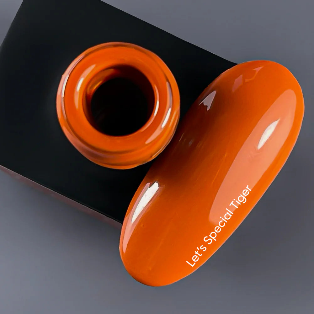 NAILSOFTHEDAY Let's Special Tiger: wortelkleurige semi-permanente nagellak die i