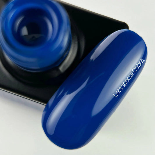 NAILSOFTHEDAY Let's Special Cobalt — diepblauwe semi-permanente nagellak, die in