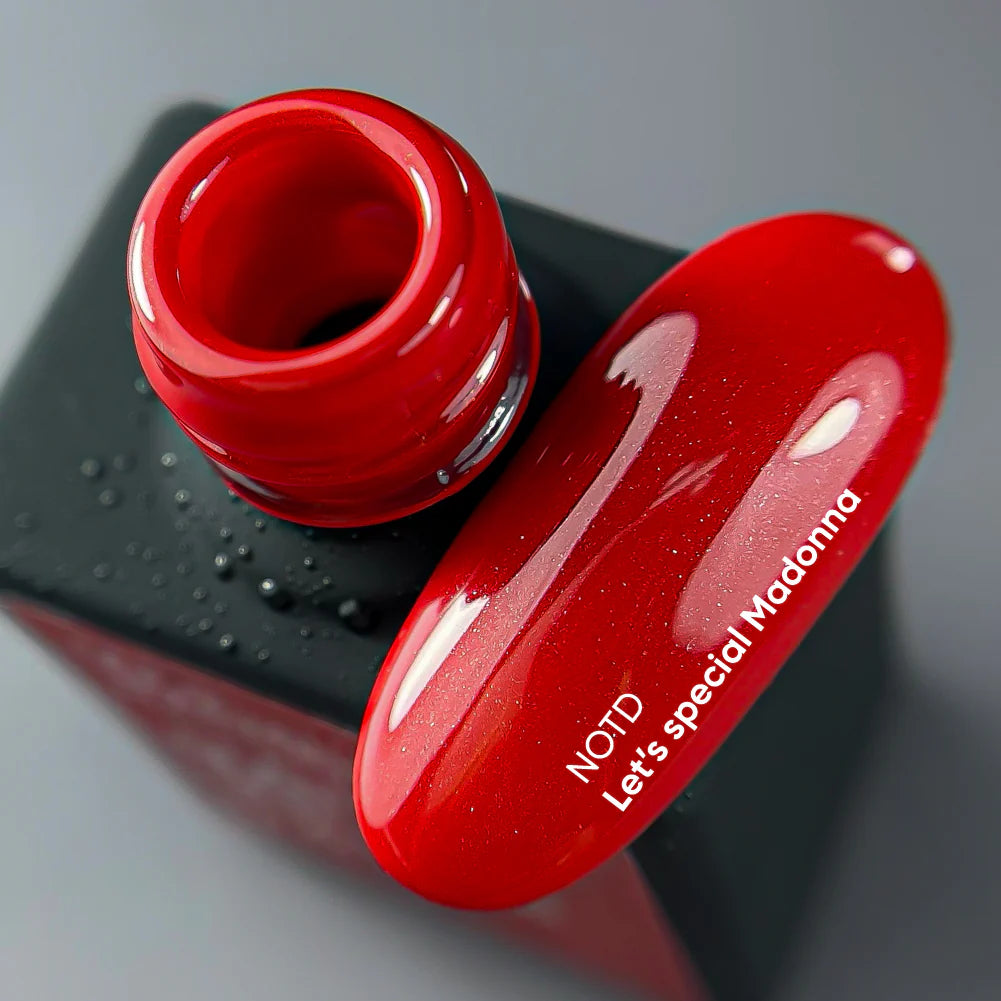 NAILSOFTHEDAY Let's Special Madonna: semi-permanente nagellak met rode glitter d