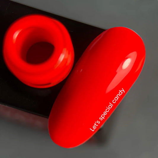 NAILSOFTHEDAY Let's Special Candy: een speciaal en glanzend verzadigd koraal sem