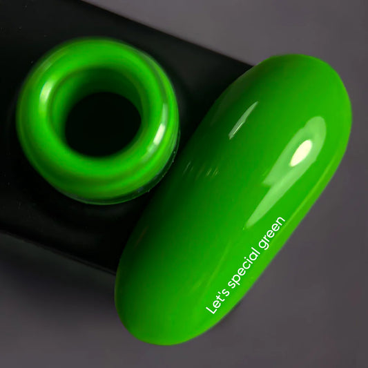 NAILSOFTHEDAY Let's Special Green: een speciale groene semi-permanente nagellak