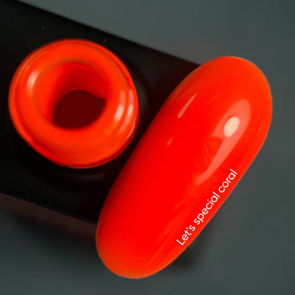 NAILSOFTHEDAY Let's Special Coral - speciale semi-permanente nagellak koraal ove