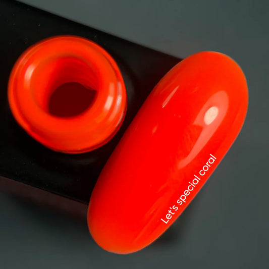 NAILSOFTHEDAY Let's Special Coral - speciale semi-permanente nagellak koraal ove