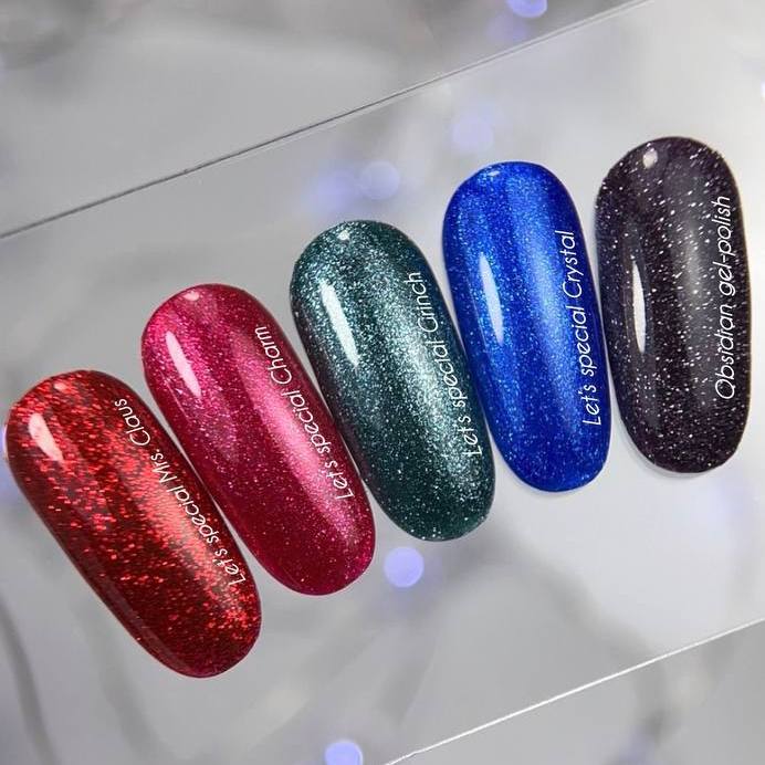 NAILSOFTHEDAY Let's Special Mrs. Claus — een dieprode nagellak met een fijne gla