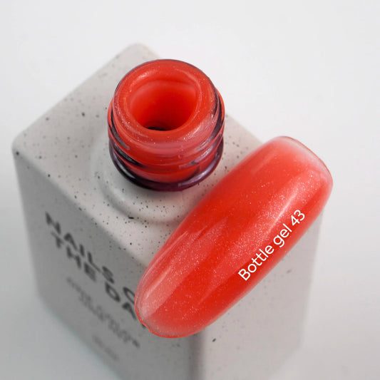NAILSOFTHEDAY Bottle Gel 43 – rode ultrabestendige gel met fijne glans voor nage