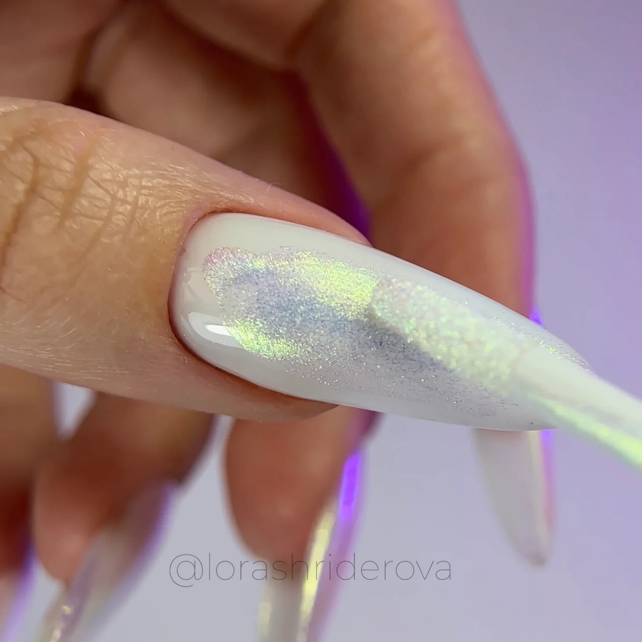 Liquid powder 02 — liquid rub with iridescence from green to red-pink for nails,